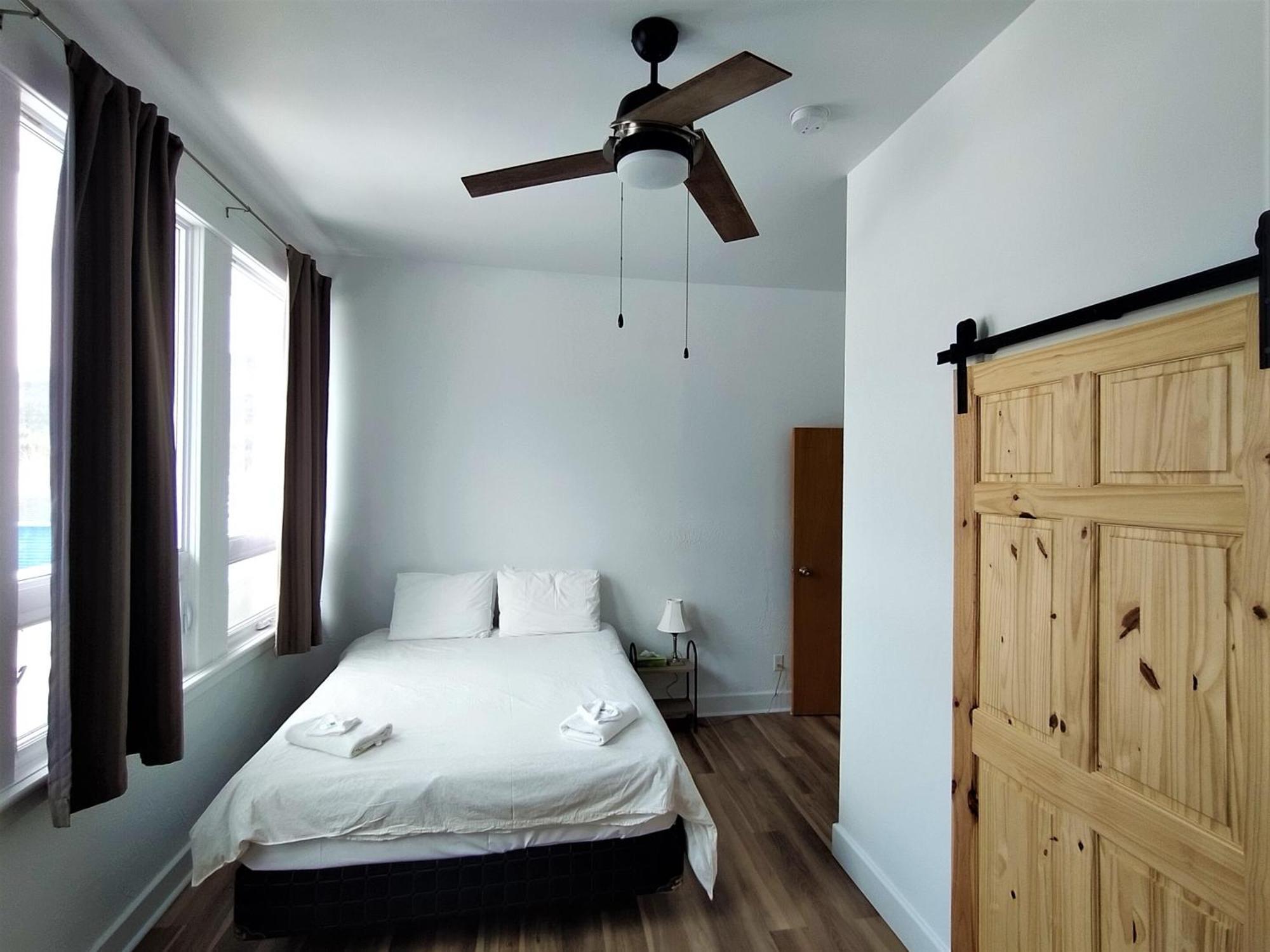 Auberge La Petite École de Forillon Gaspé Habitación foto