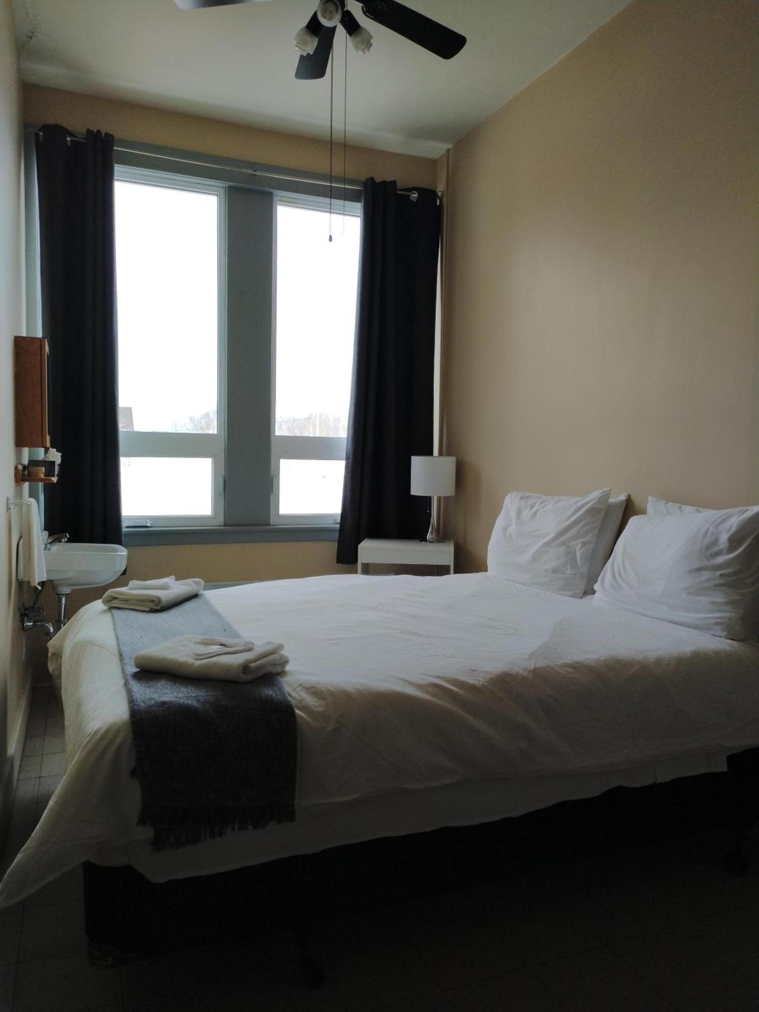 Auberge La Petite École de Forillon Gaspé Habitación foto