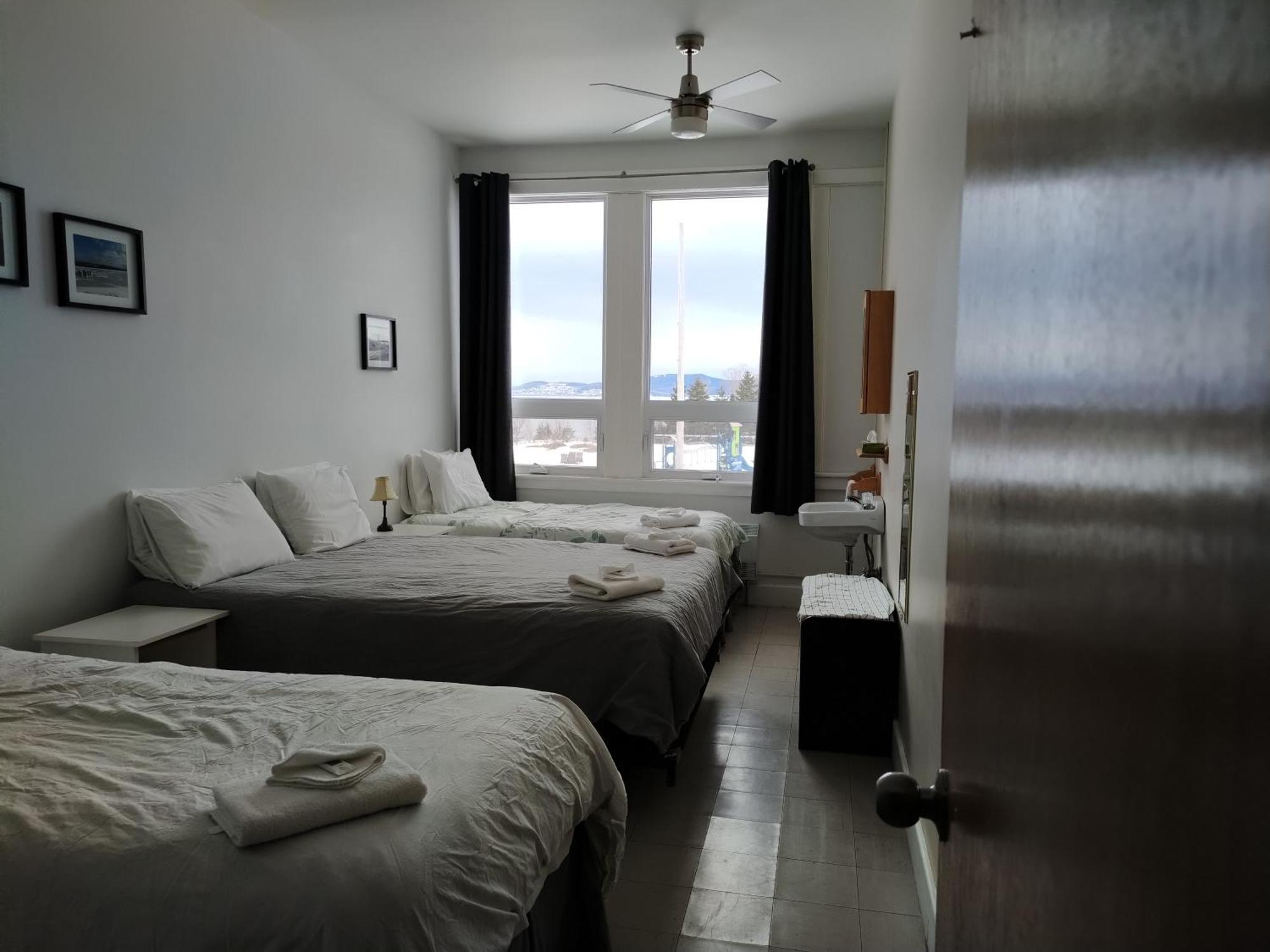 Auberge La Petite École de Forillon Gaspé Habitación foto