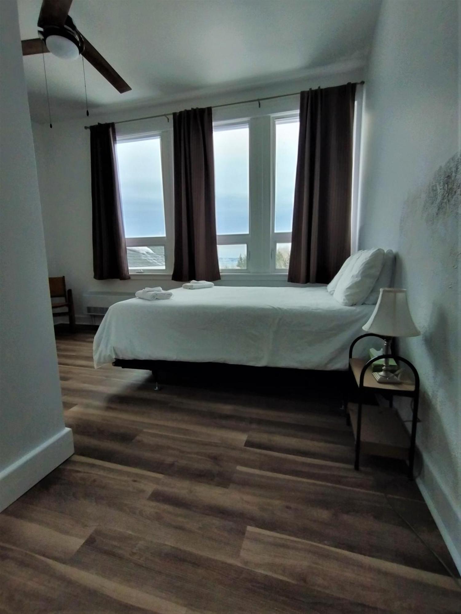 Auberge La Petite École de Forillon Gaspé Habitación foto