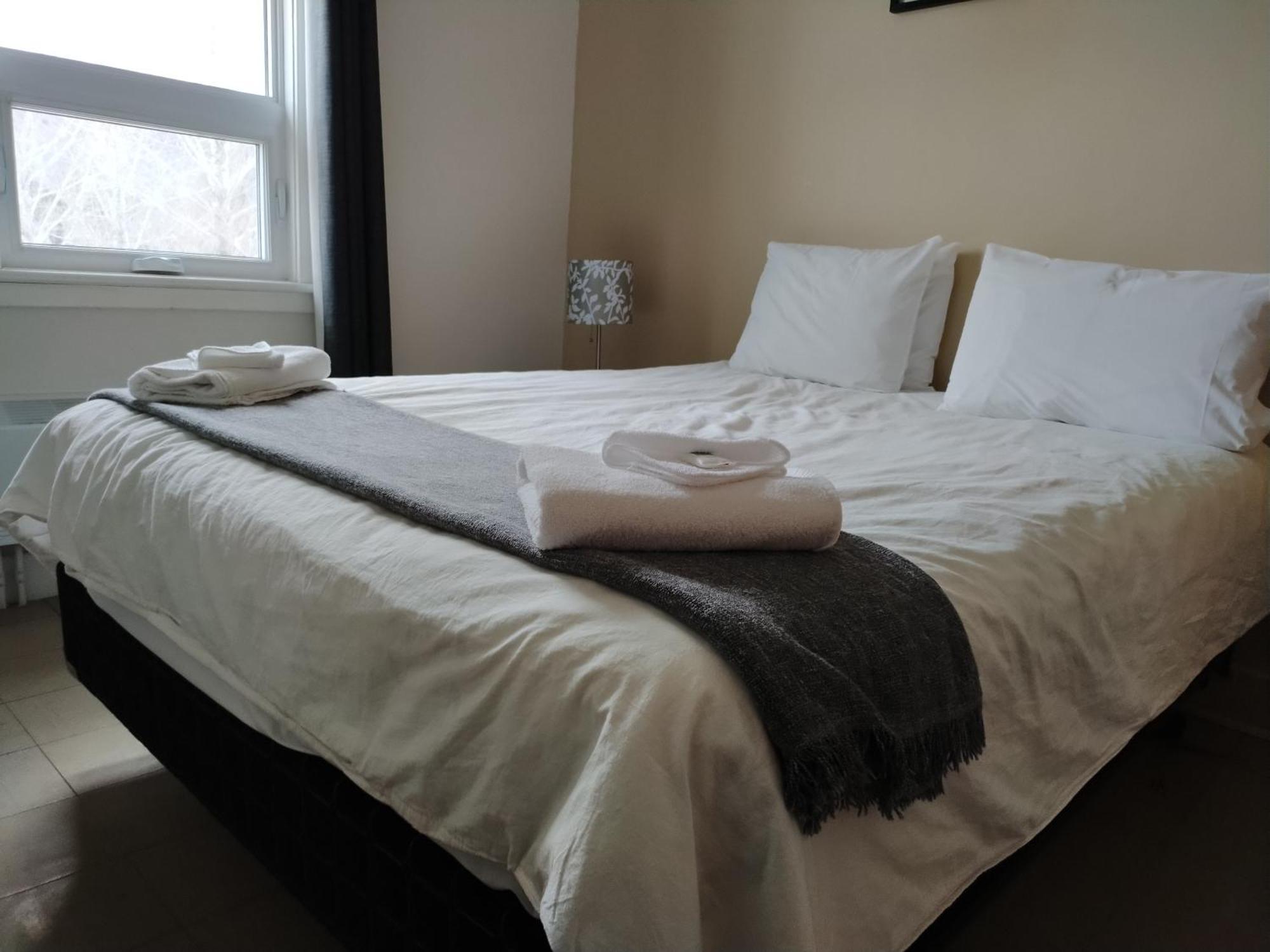 Auberge La Petite École de Forillon Gaspé Habitación foto