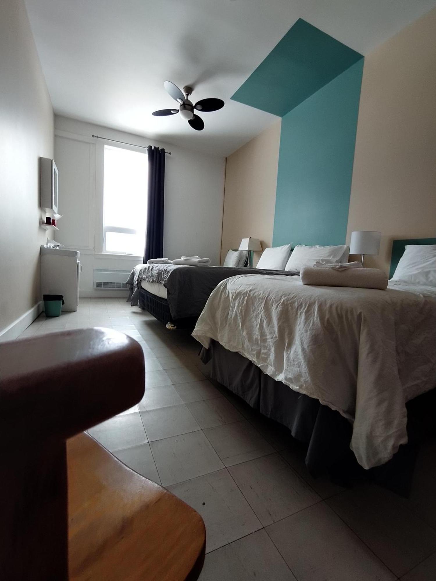 Auberge La Petite École de Forillon Gaspé Habitación foto
