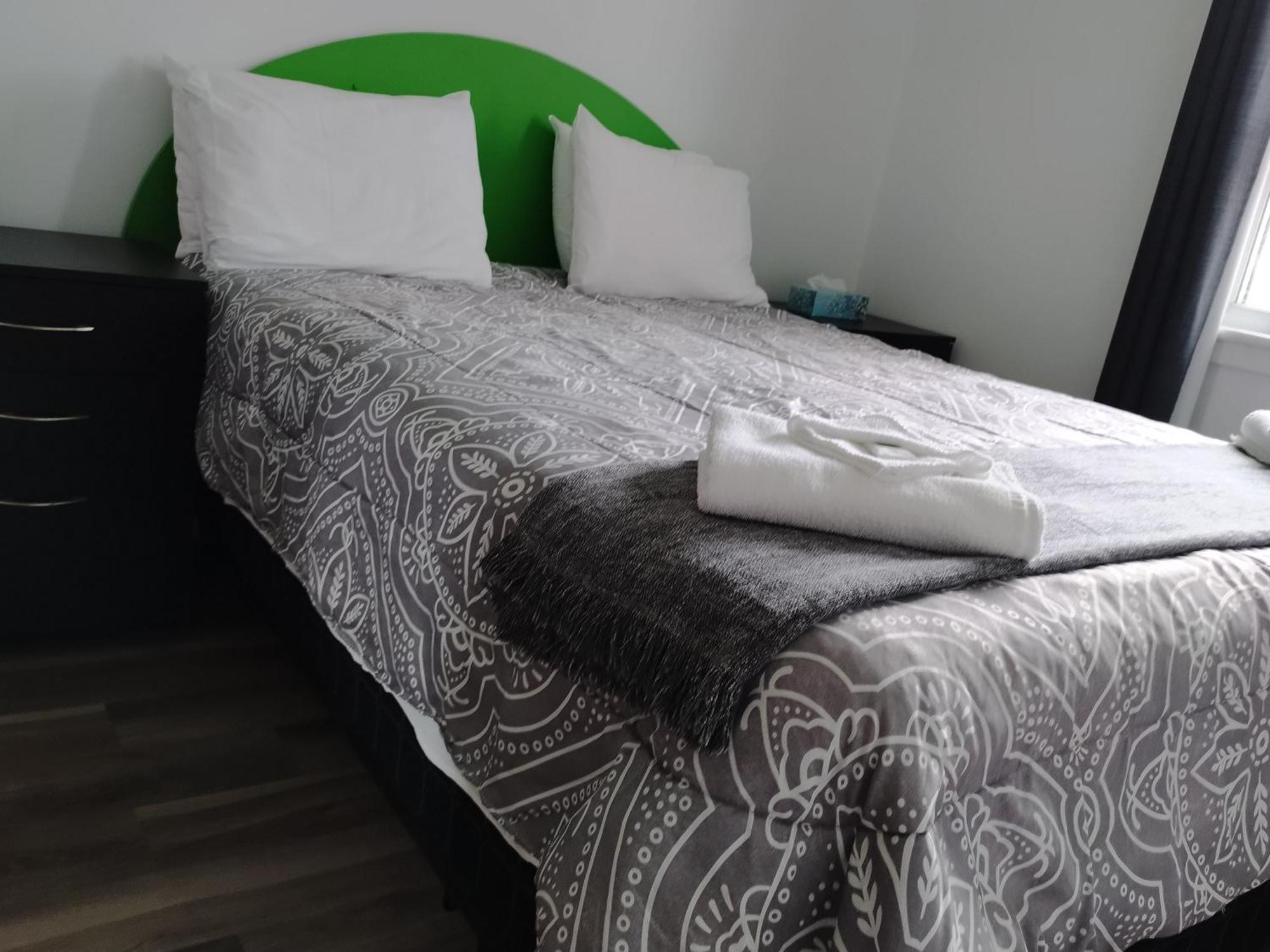 Auberge La Petite École de Forillon Gaspé Habitación foto