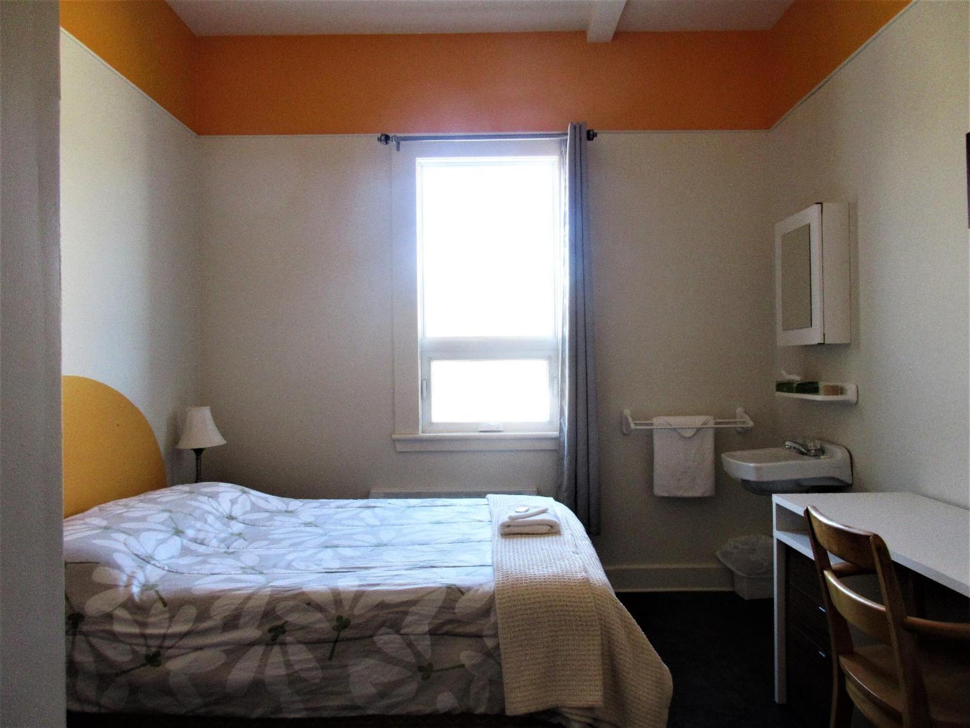 Auberge La Petite École de Forillon Gaspé Habitación foto