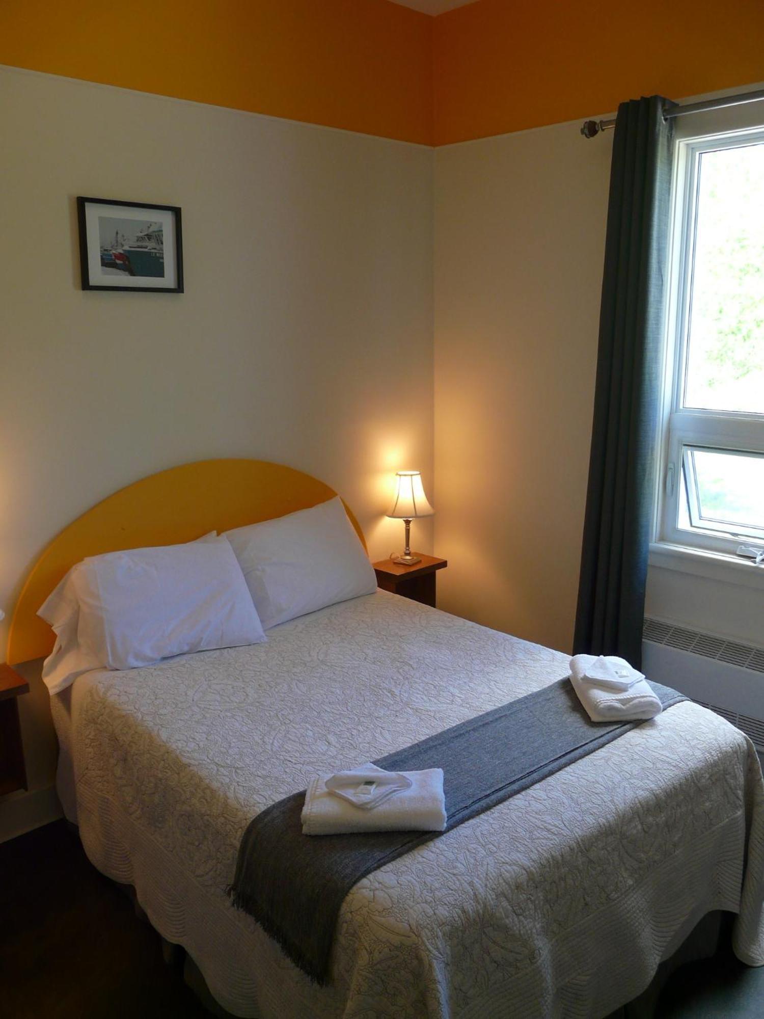Auberge La Petite École de Forillon Gaspé Habitación foto